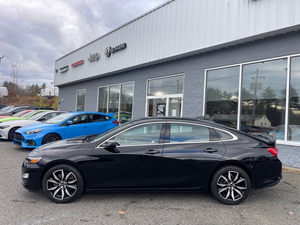 2022 Chevrolet Malibu RS photo 2