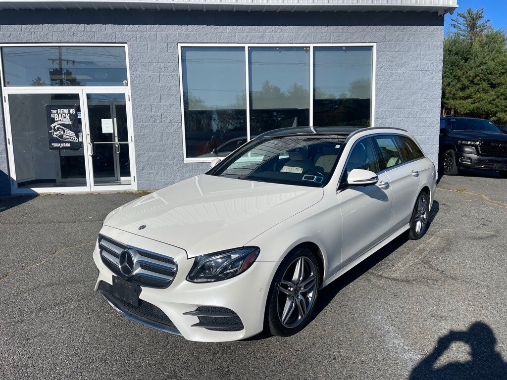 2019 Mercedes Benz E 4MATIC photo 2