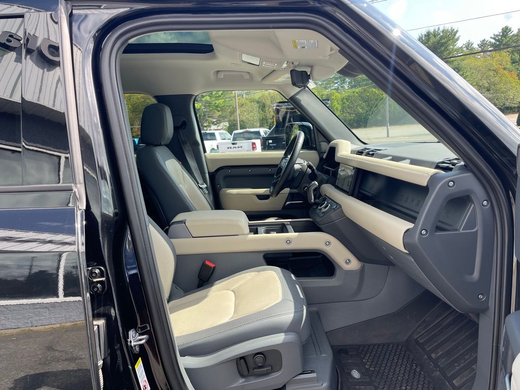 2024 Land Rover Defender X-Dynamic SE - Photo 18