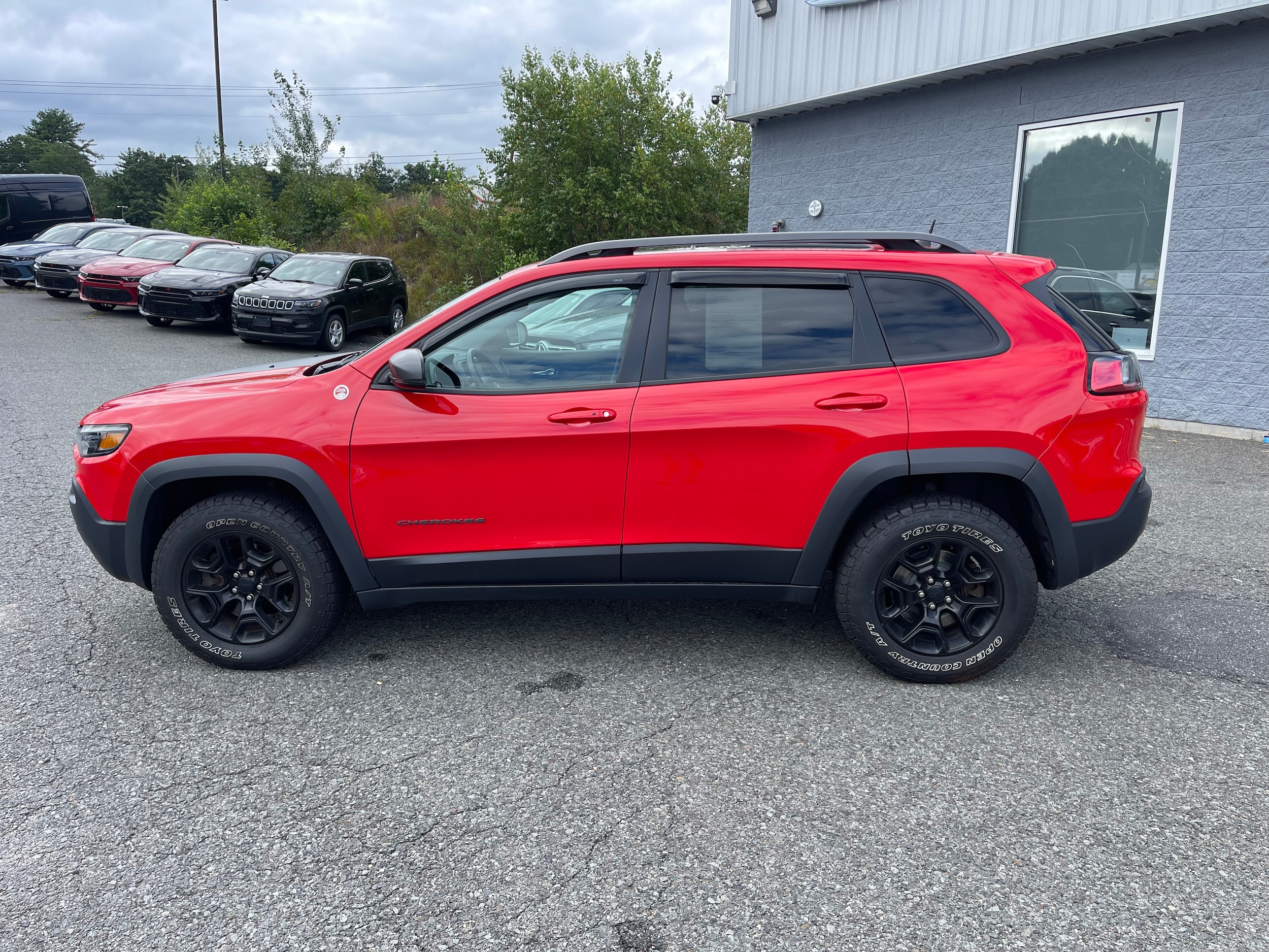 Used 2019 Jeep Cherokee Trailhawk Elite with VIN 1C4PJMBX1KD140163 for sale in Orange, MA