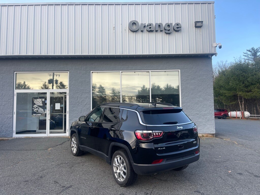 2024 Jeep Compass Latitude Lux photo 4