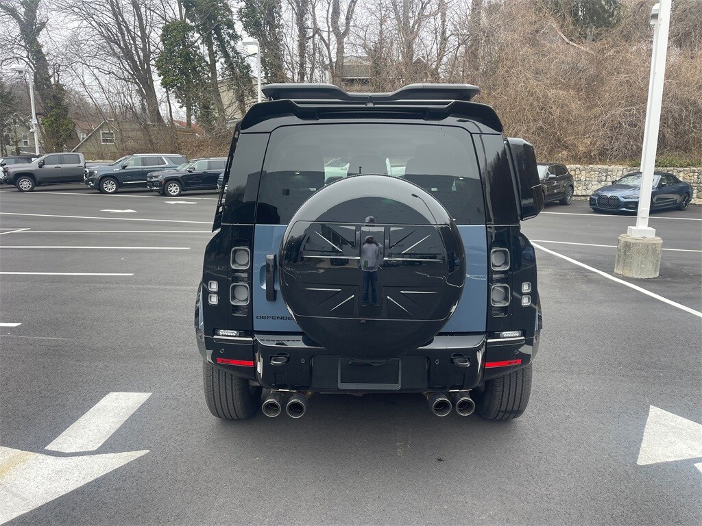 2024 Land Rover Defender 90 X-Dynamic SE photo 3