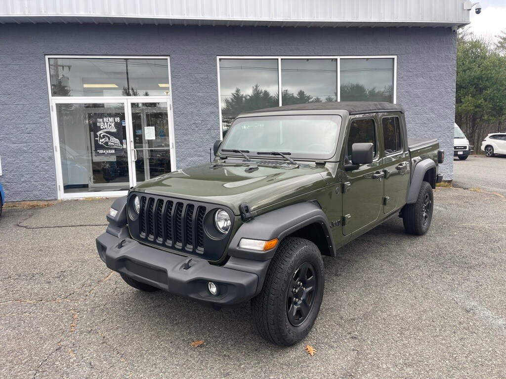 2022 Jeep Gladiator Sport photo 2