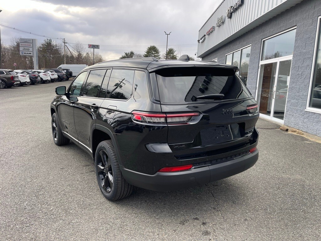 2025 Jeep Grand Cherokee Limited photo 3
