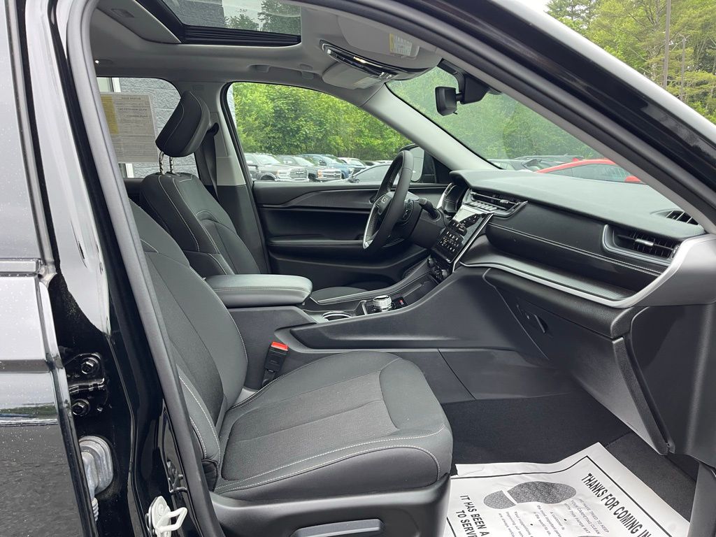 2023 Jeep Grand Cherokee Laredo - Photo 14