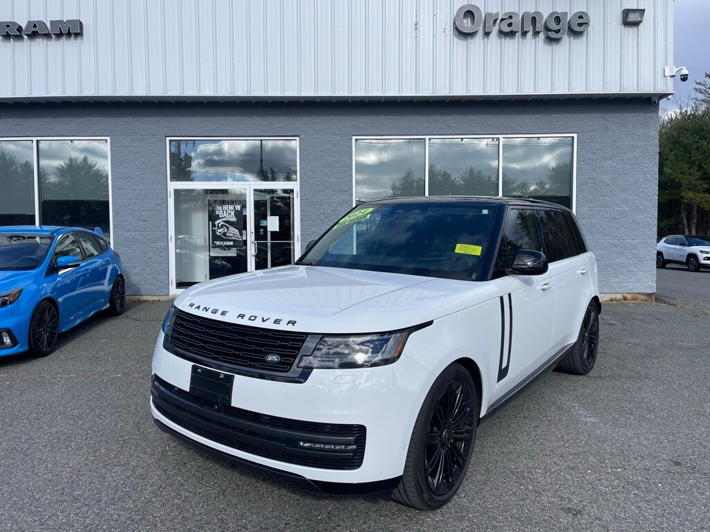 2024 Land Rover Range Rover SE photo 2