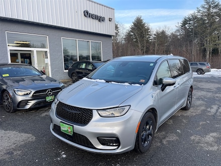 2023 Chrysler Pacifica Hybrid Touring L Passenger Van