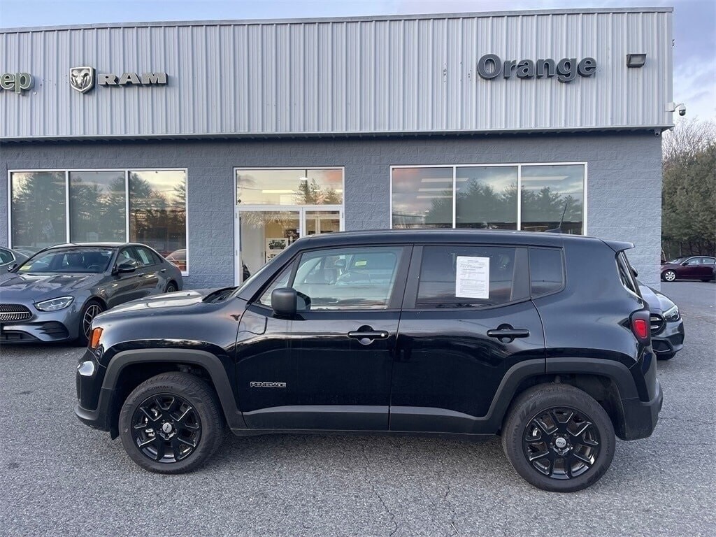 2023 Jeep Renegade Latitude photo 3