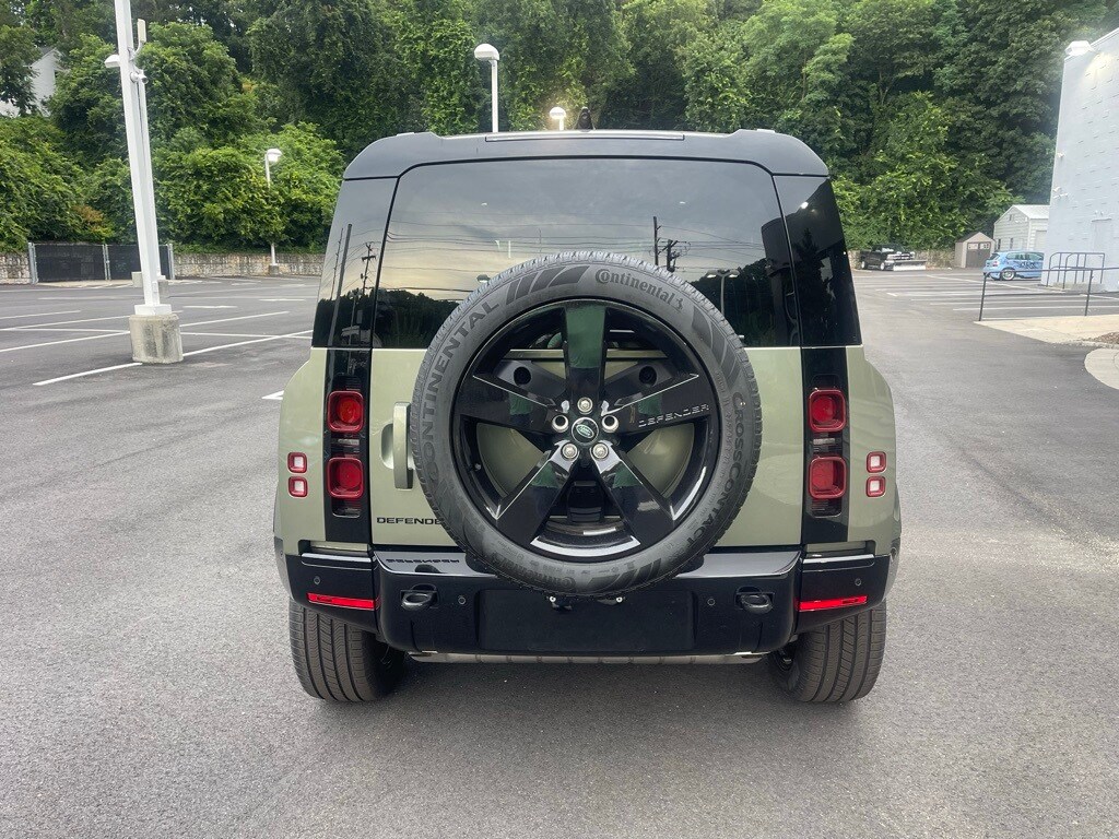 2024 Land Rover Defender 110 X-Dynamic SE photo 4