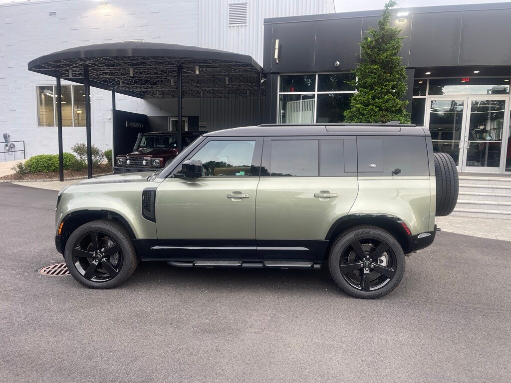 2024 Land Rover Defender 110 X-Dynamic SE photo 2