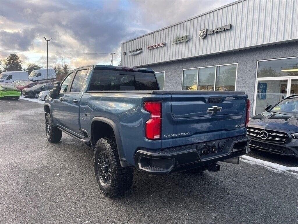 2024 Chevrolet Silverado 2500HD ZR2 photo 3