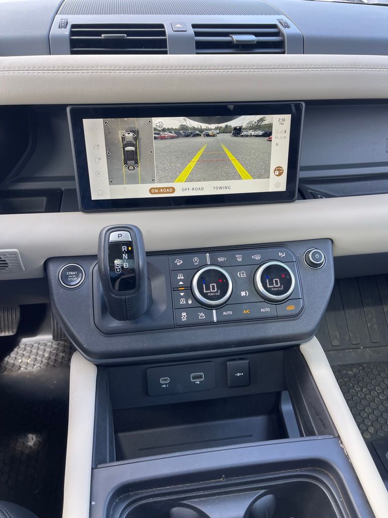 2024 Land Rover Defender X-Dynamic SE - Photo 22