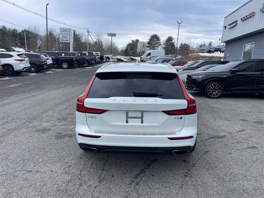 2021 Volvo V60 Cross Country T5 photo 4