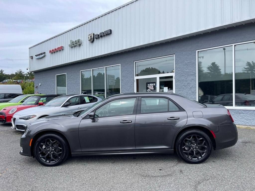 New 2023 Chrysler 300 TOURING L AWD Sedan