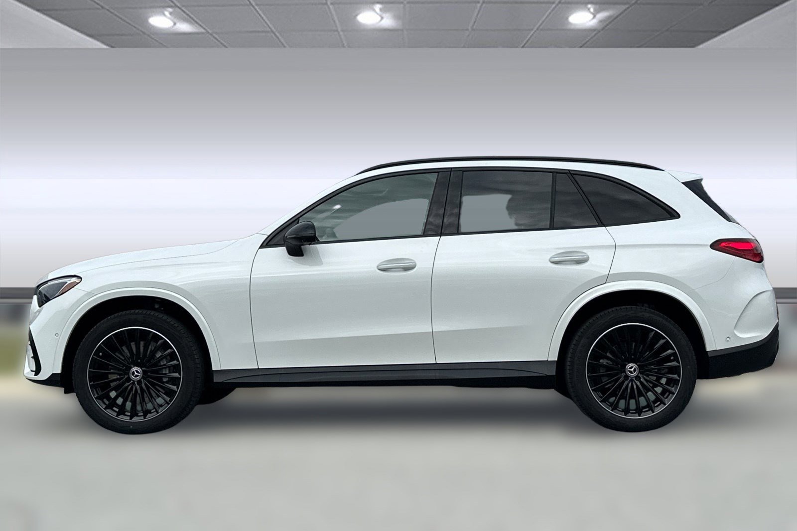 2026 Mercedes Benz GLC 300 4MATIC photo 2
