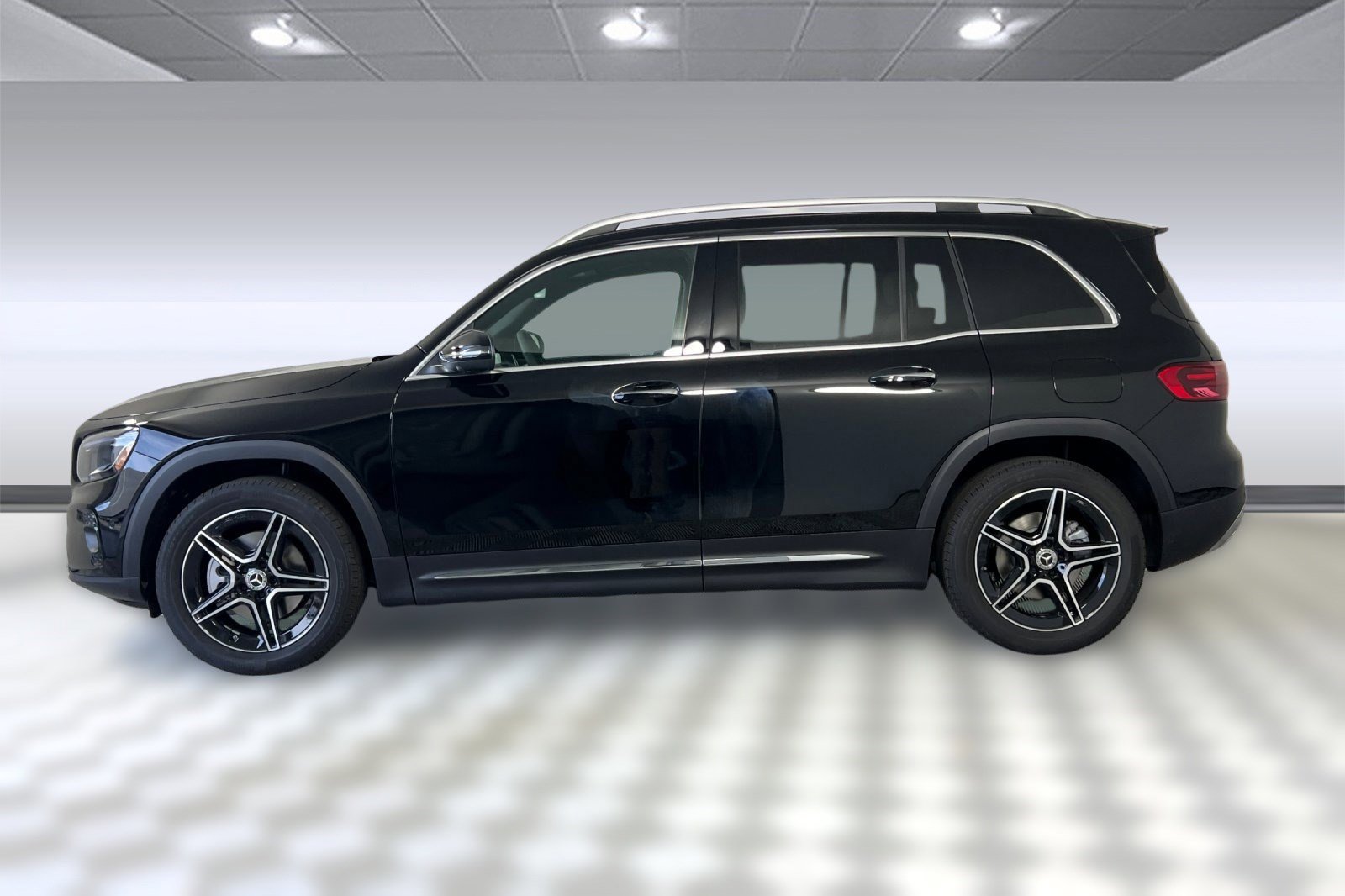 2026 Mercedes Benz GLB 250 photo 2