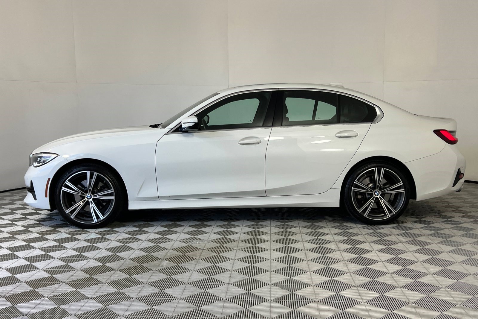 2022 Bmw 330i photo 2