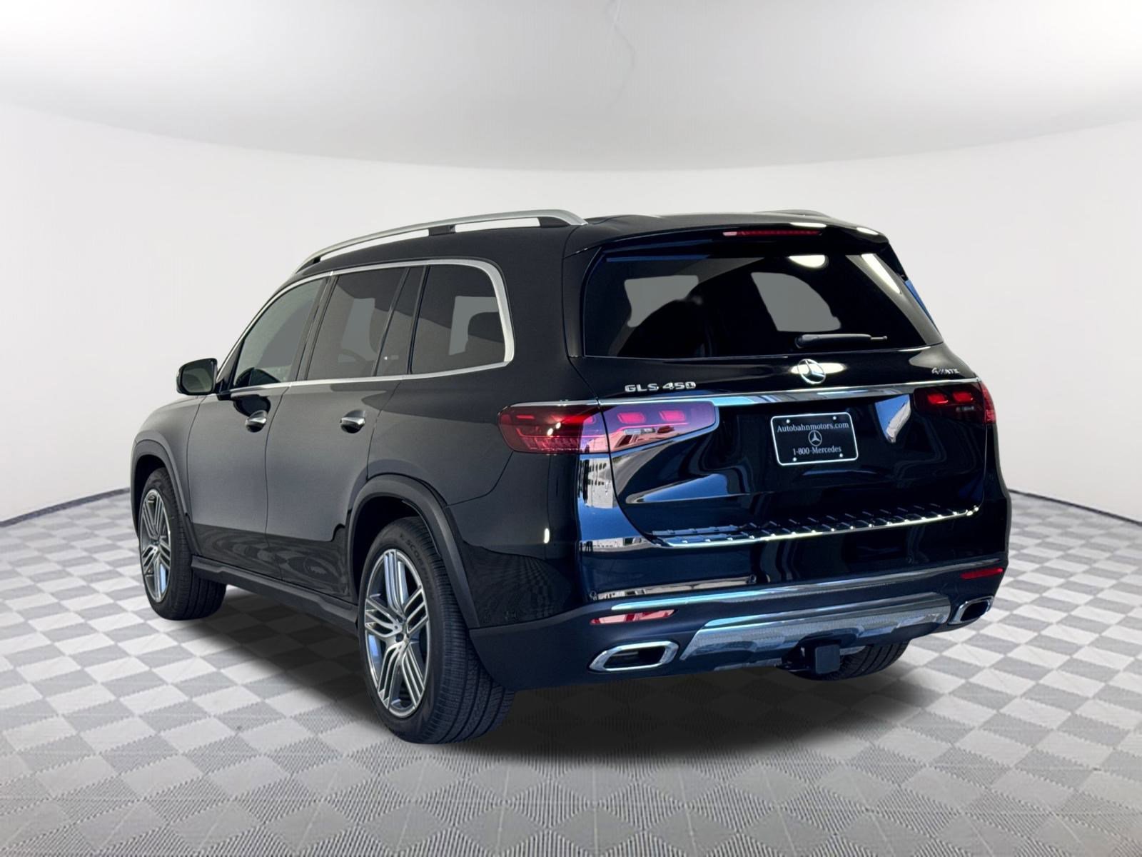 2025 Mercedes Benz GLS 450 4MATIC photo 3
