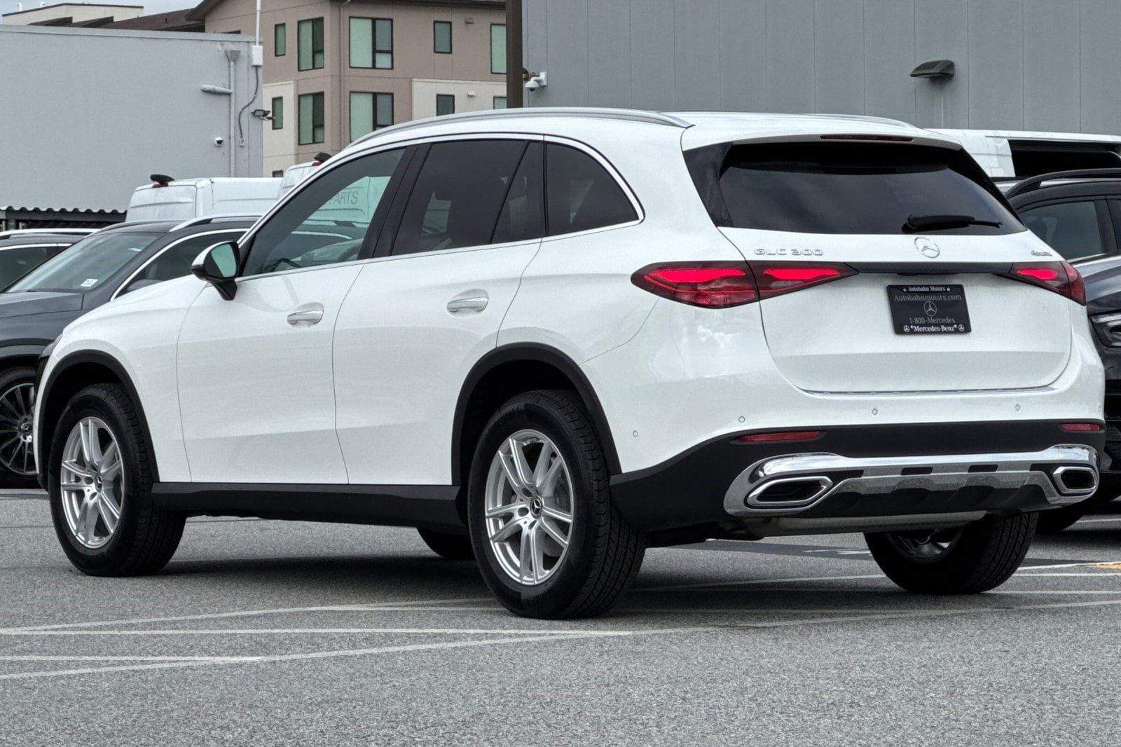 2025 Mercedes-Benz GLC 300 4MATIC photo 2