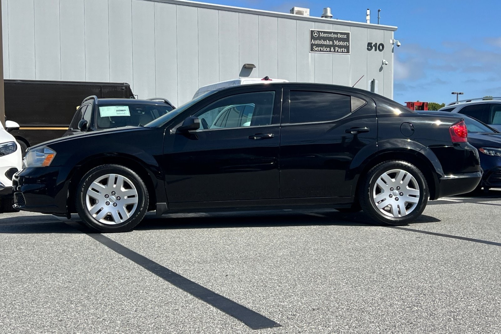 Avenger SE Sedan