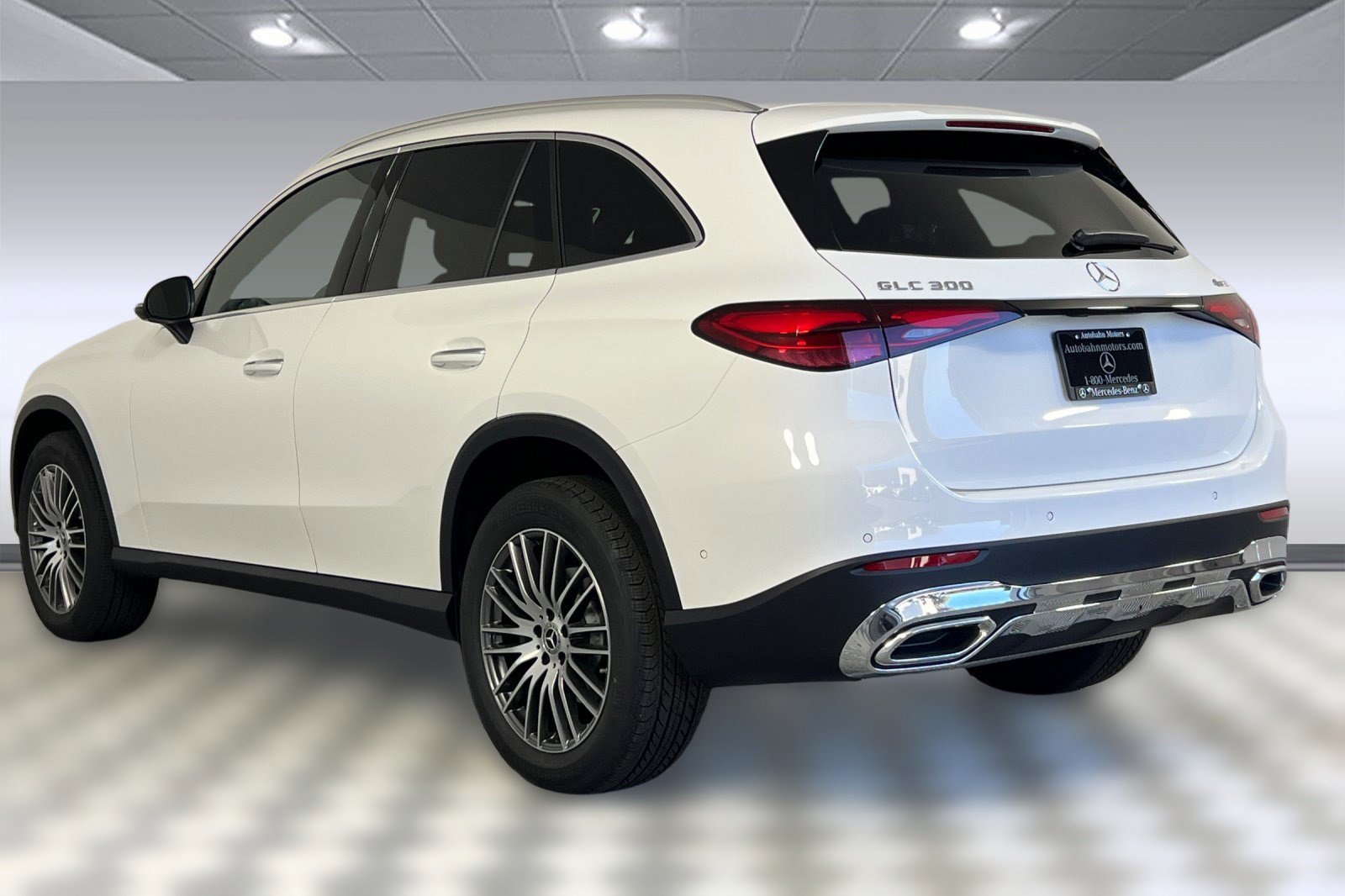 2026 Mercedes Benz GLC 300 4MATIC photo 3