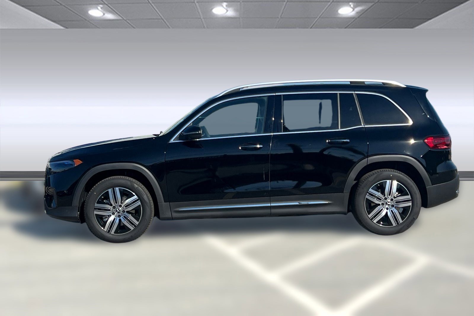 2025 Mercedes Benz EQB 250+ photo 2