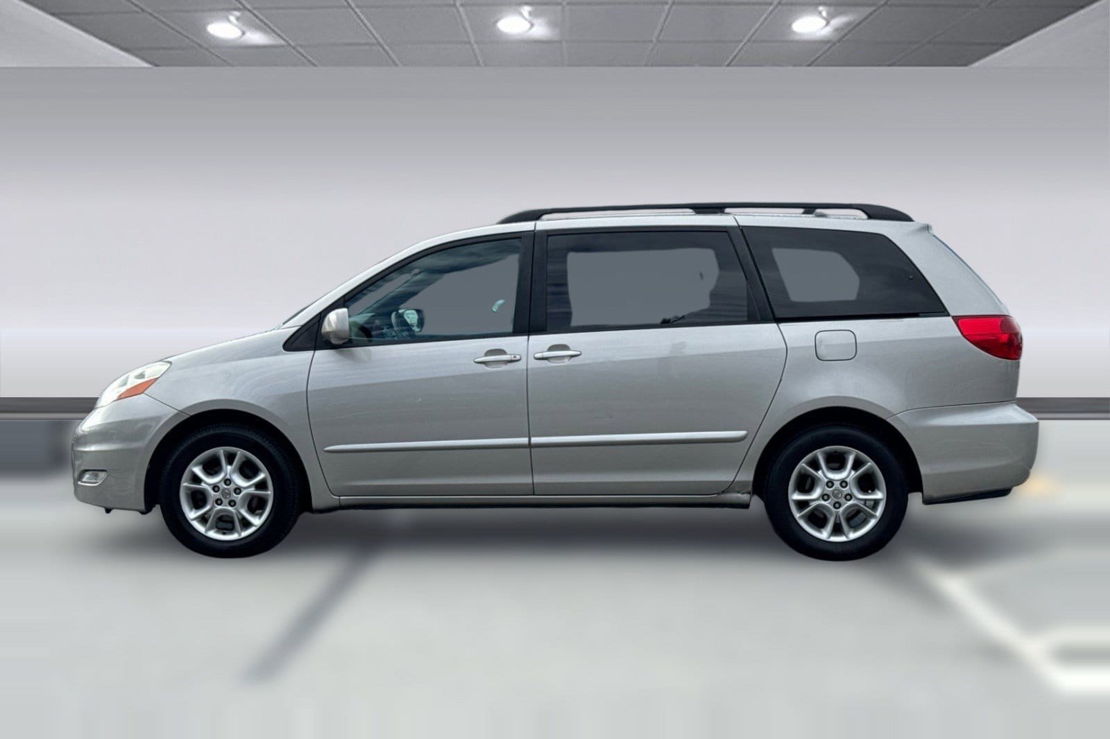 Used 2006 Toyota Sienna XLE with VIN 5TDZA22C46S424858 for sale in Belmont, CA