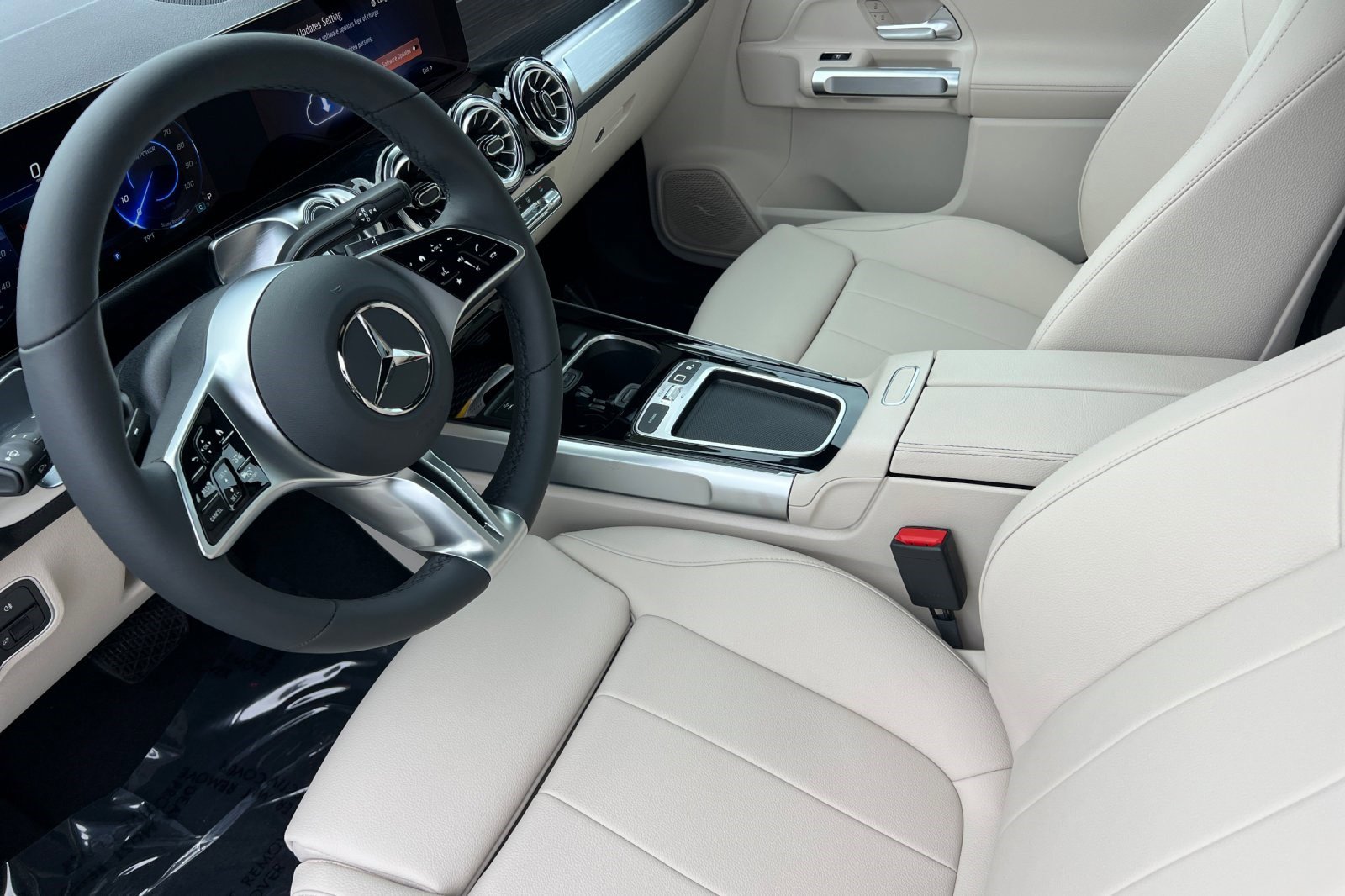 2025 Mercedes Benz EQB 300 4MATIC photo 4