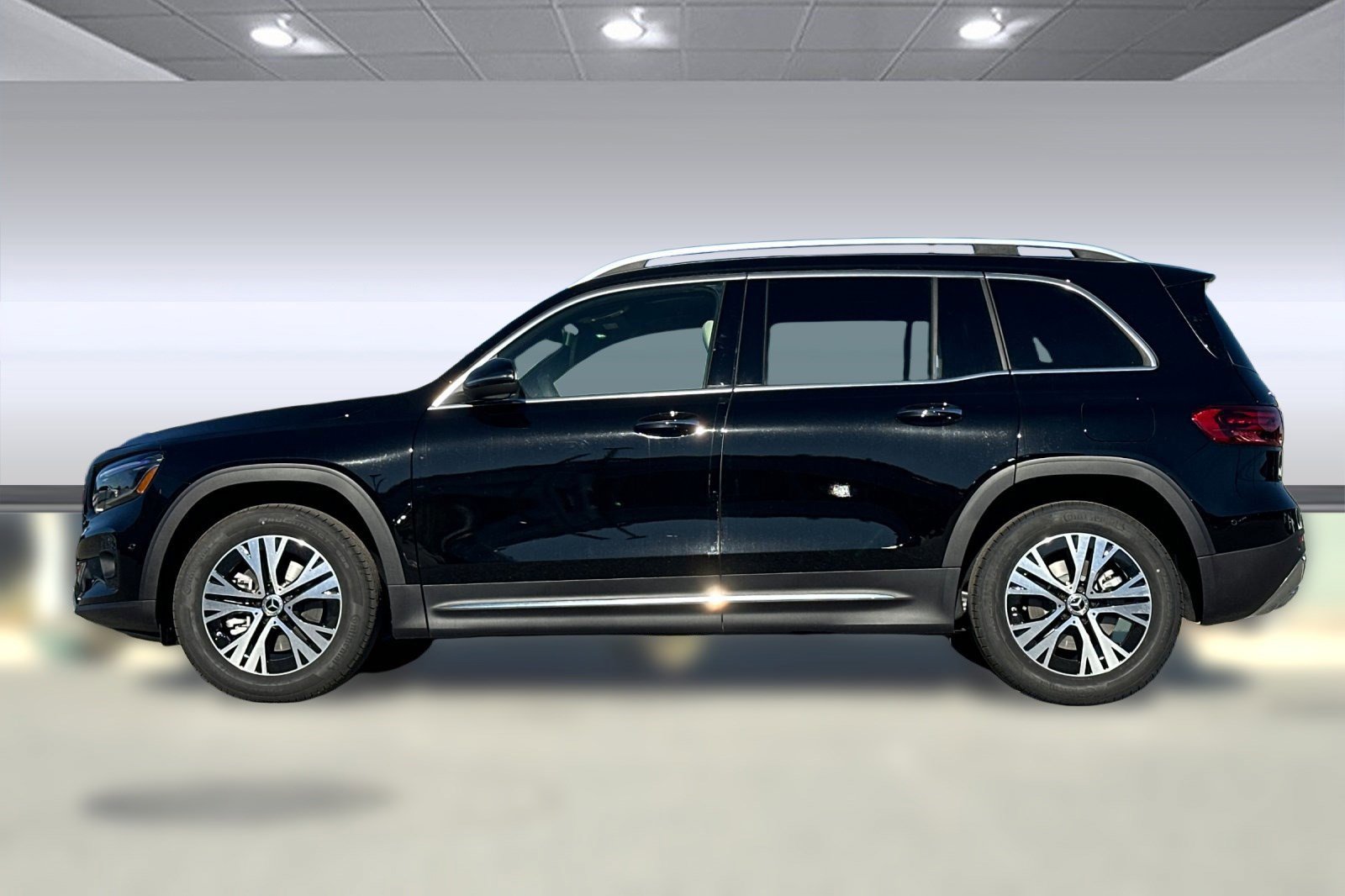 2026 Mercedes Benz GLB 250 photo 2