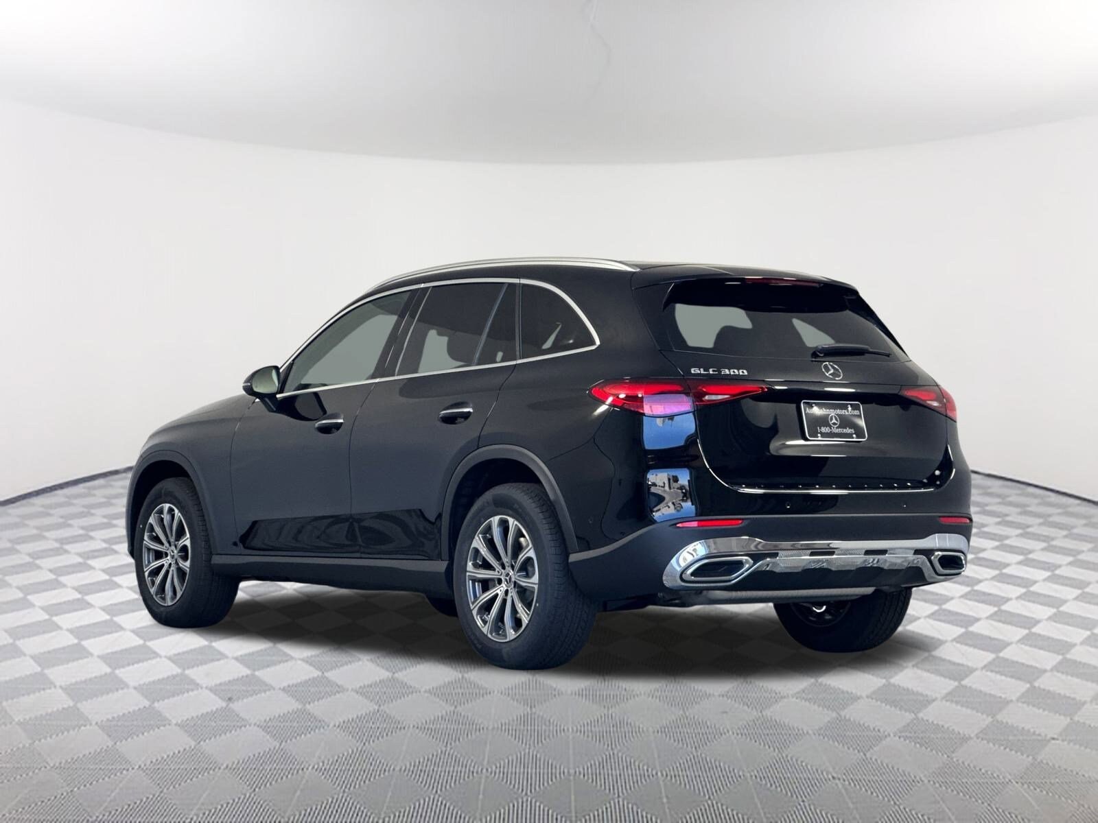2025 Mercedes Benz GLC 300 photo 3