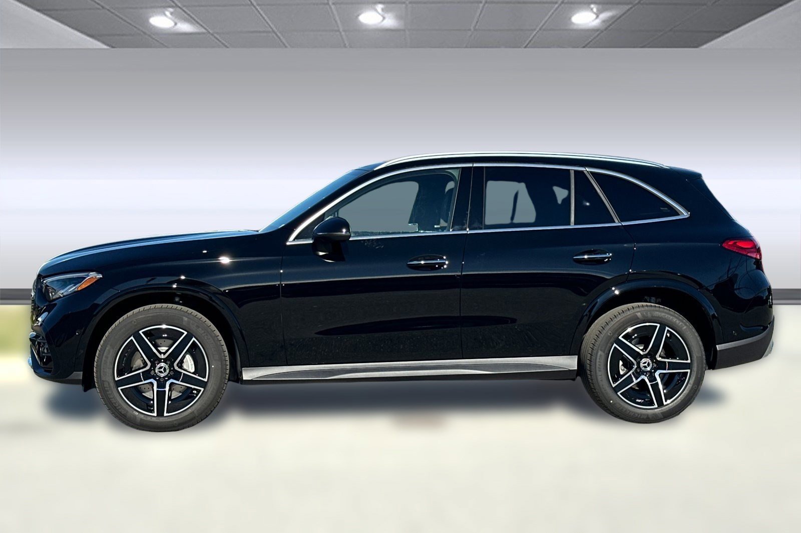 2026 Mercedes Benz GLC 300 photo 2