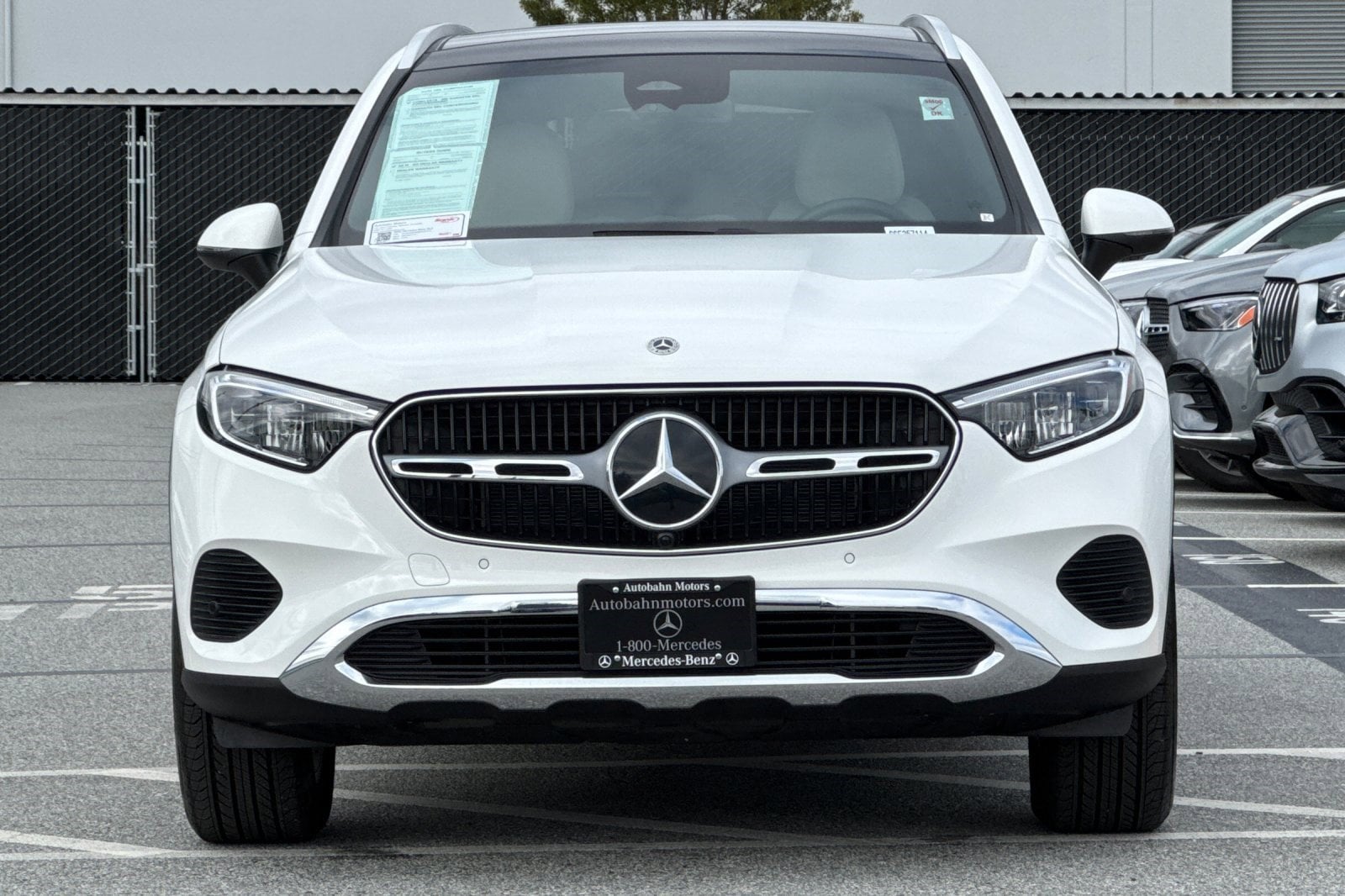 2025 Mercedes-Benz GLC 300 4MATIC photo 4