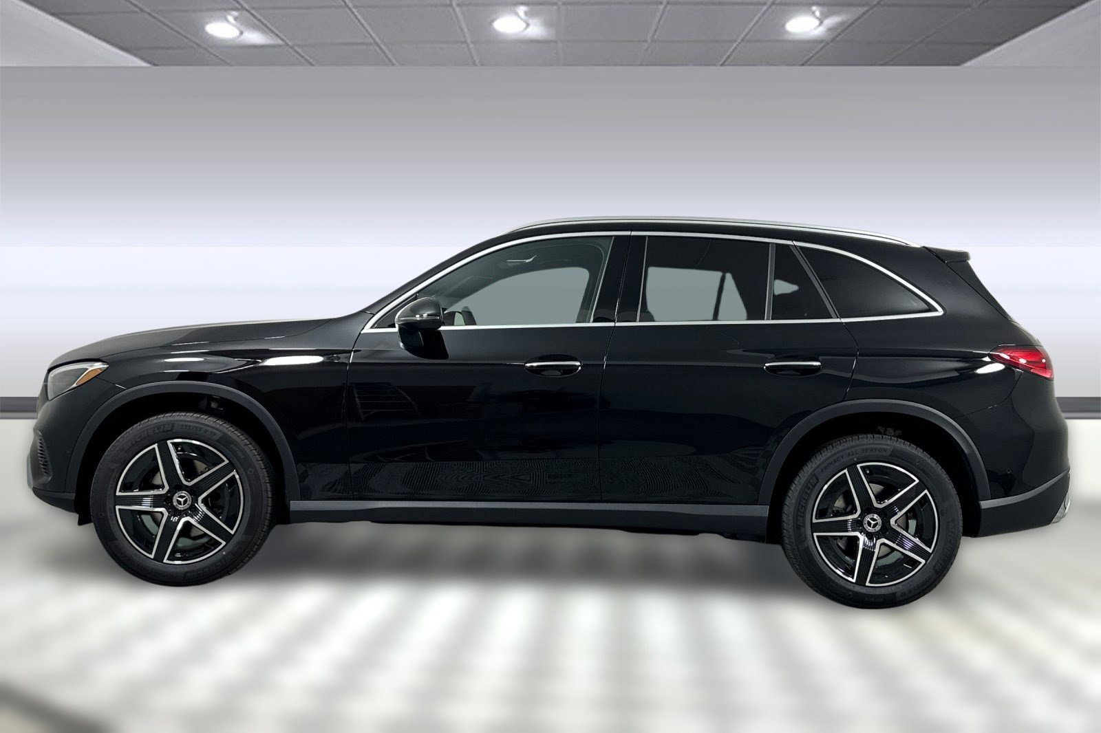 2026 Mercedes Benz GLC 300 4MATIC photo 2