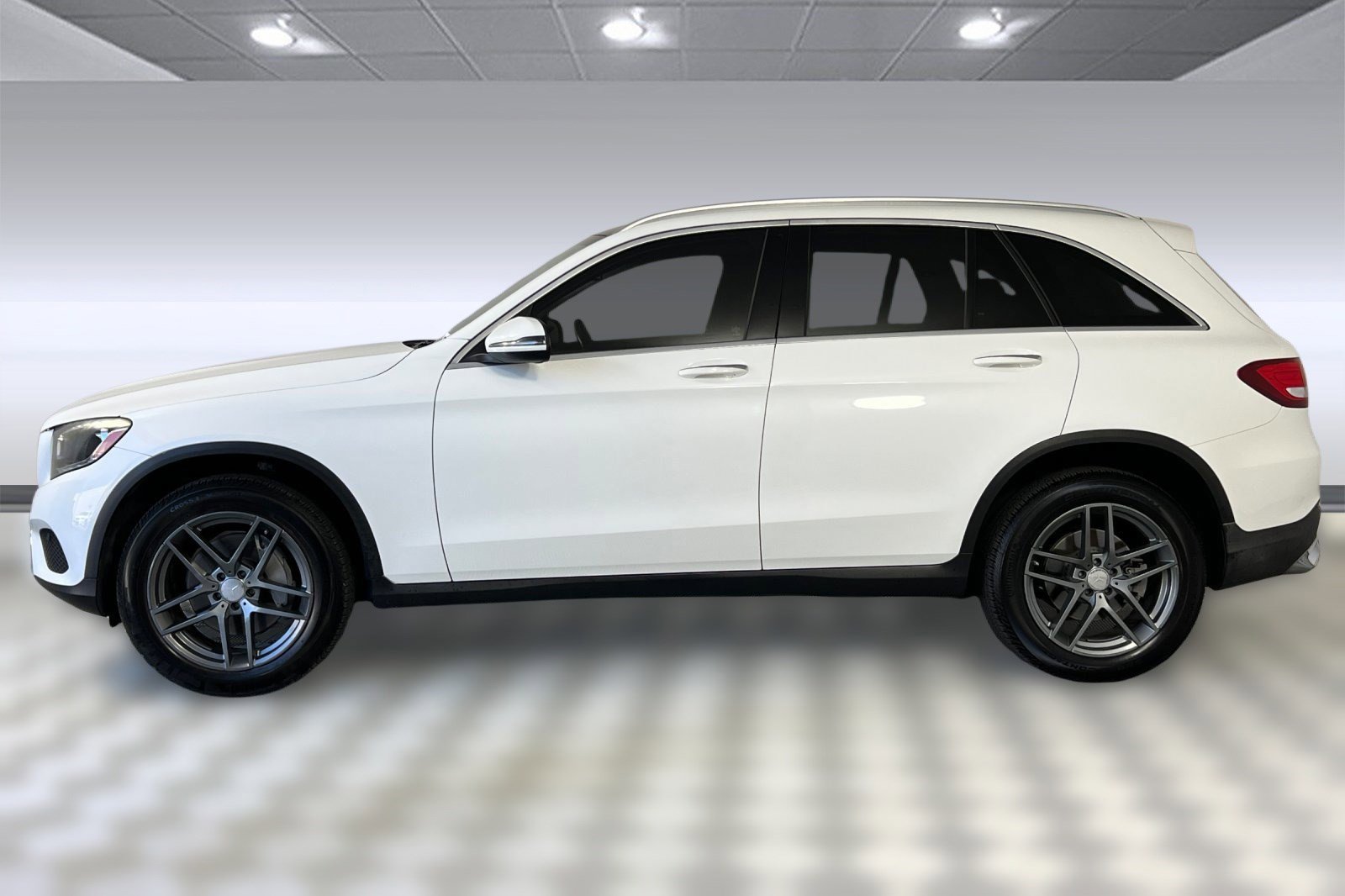 2016 Mercedes Benz GLC 300 photo 2