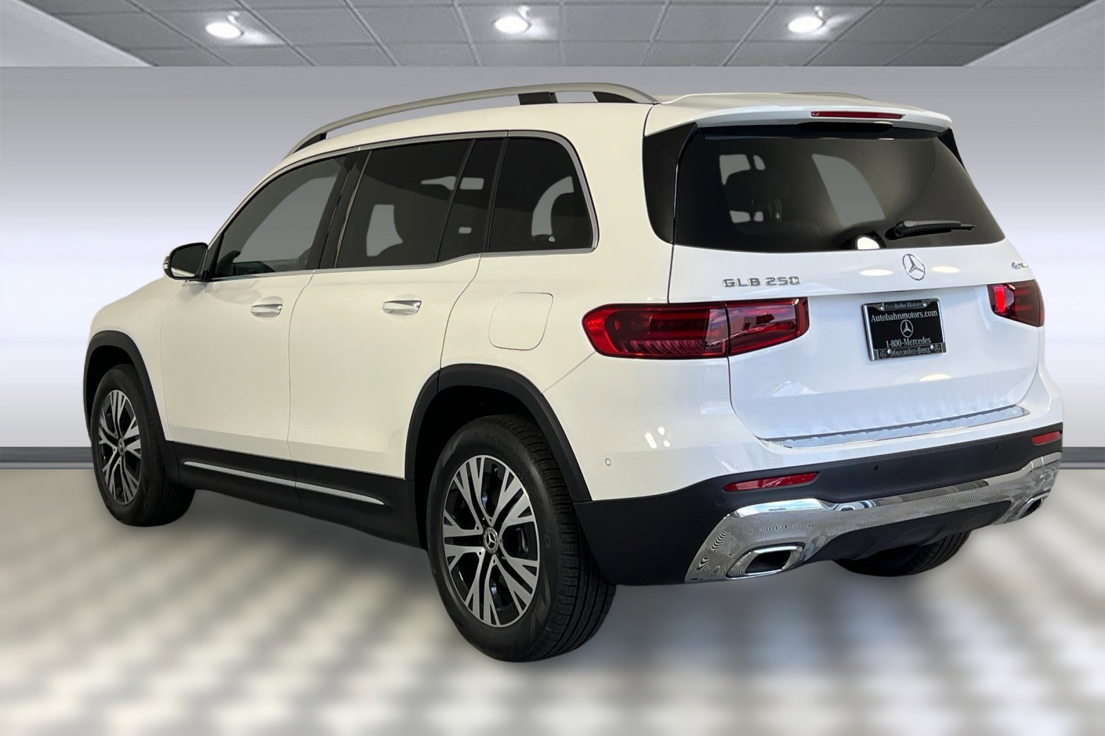 2025 Mercedes Benz GLB 250 4MATIC photo 3