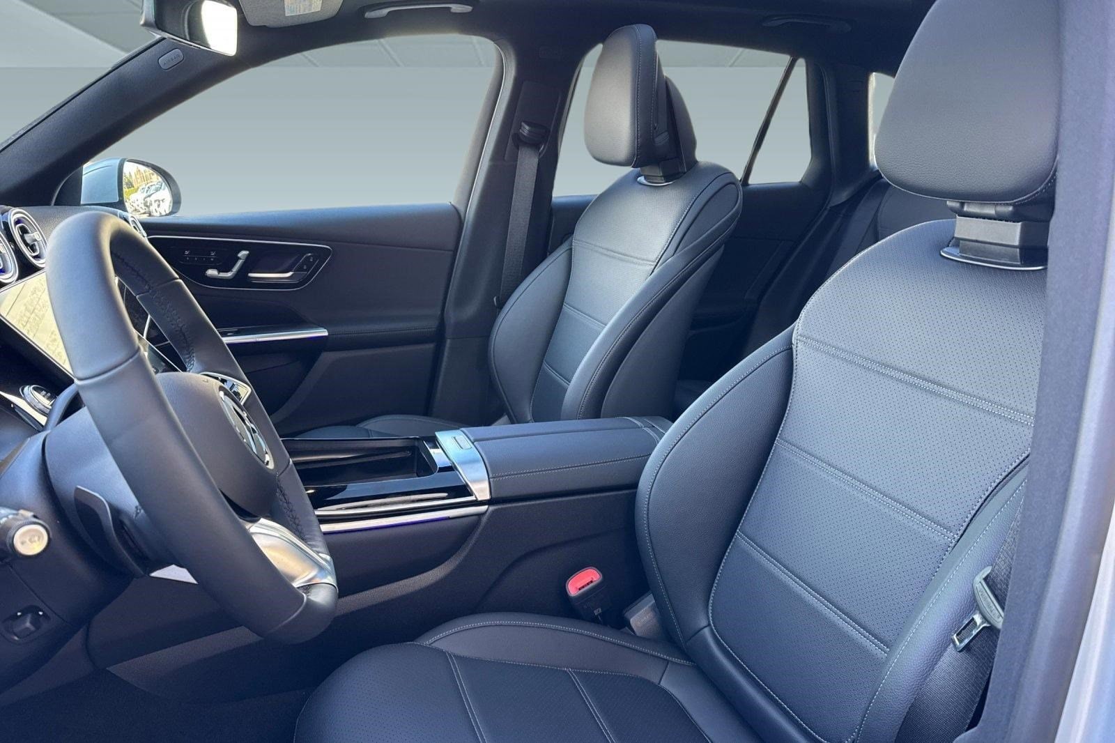 2026 Mercedes-Benz GLC 300 photo 4