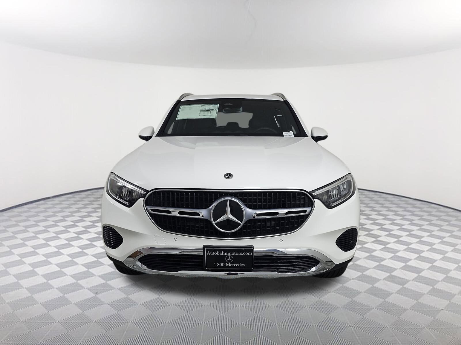2025 Mercedes Benz GLC 300 photo 2