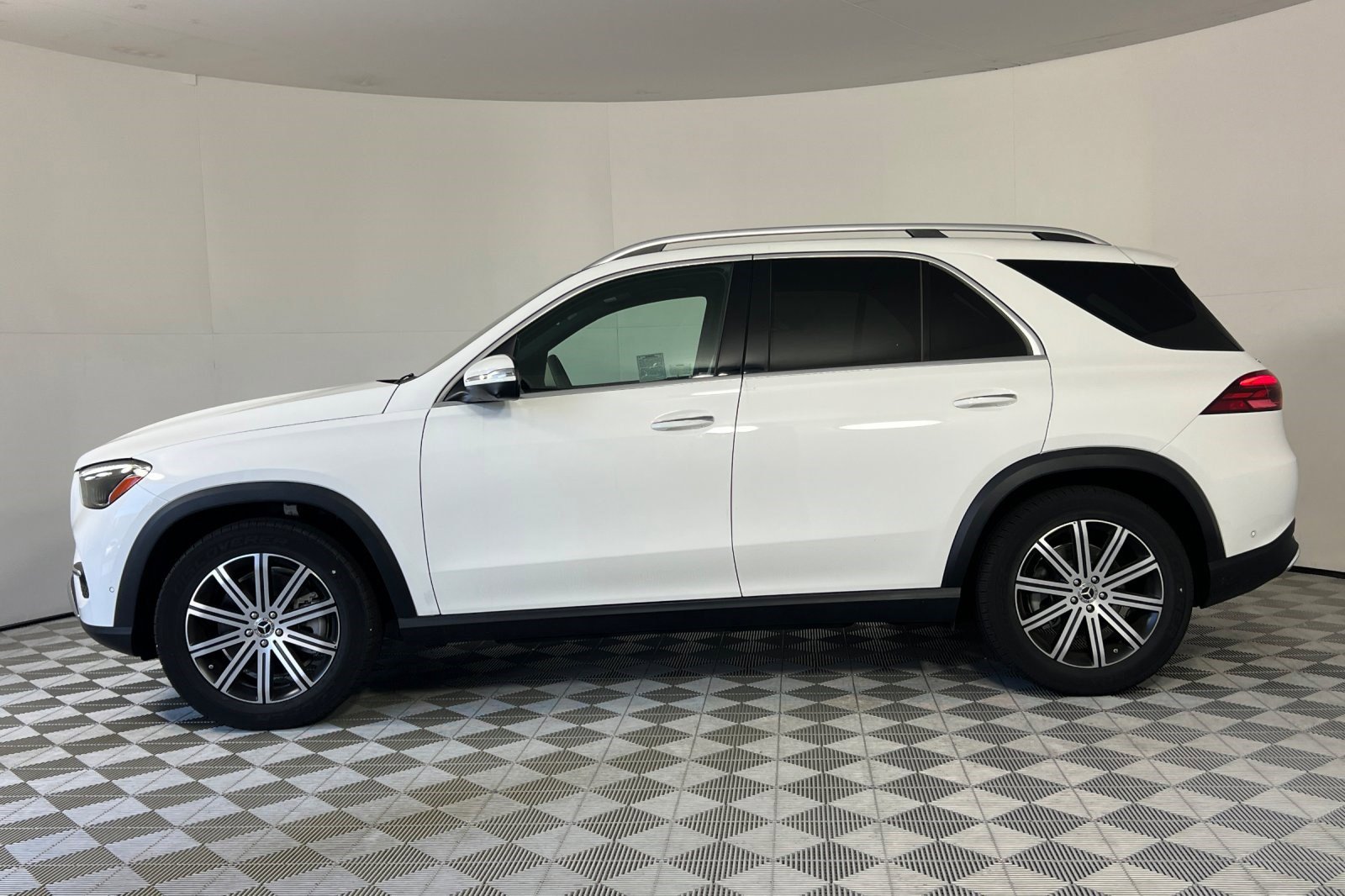 2025 Mercedes Benz GLE 450 4MATIC photo 2