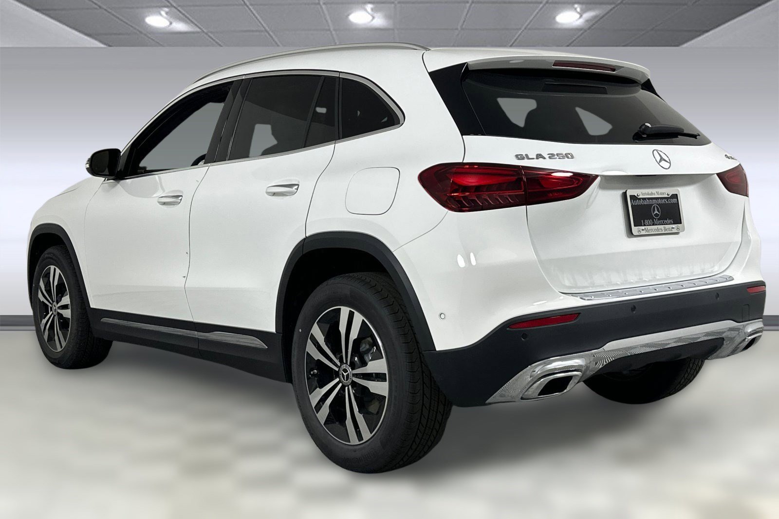 2025 Mercedes Benz GLA 250 4MATIC photo 2