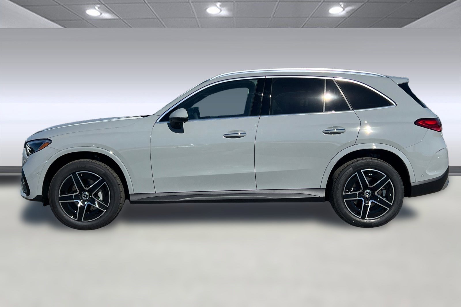 2026 Mercedes Benz GLC 300 4MATIC photo 2