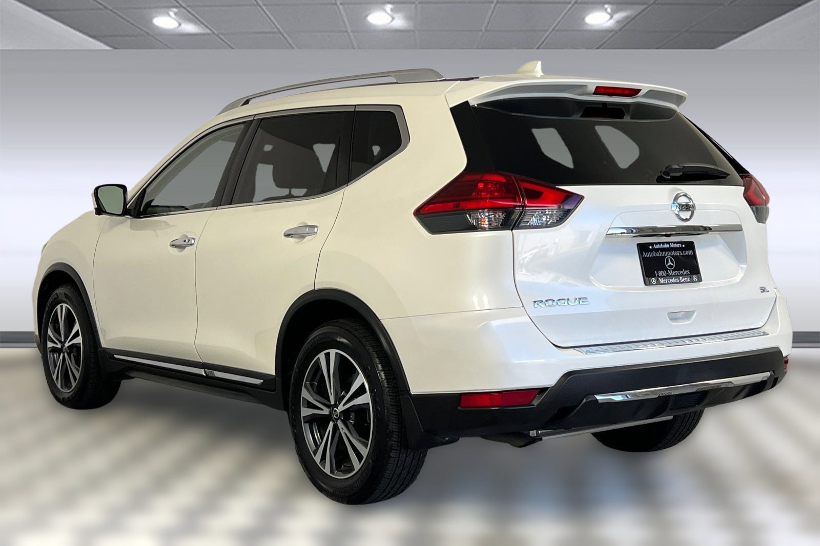 2017 Nissan Rogue SL photo 3