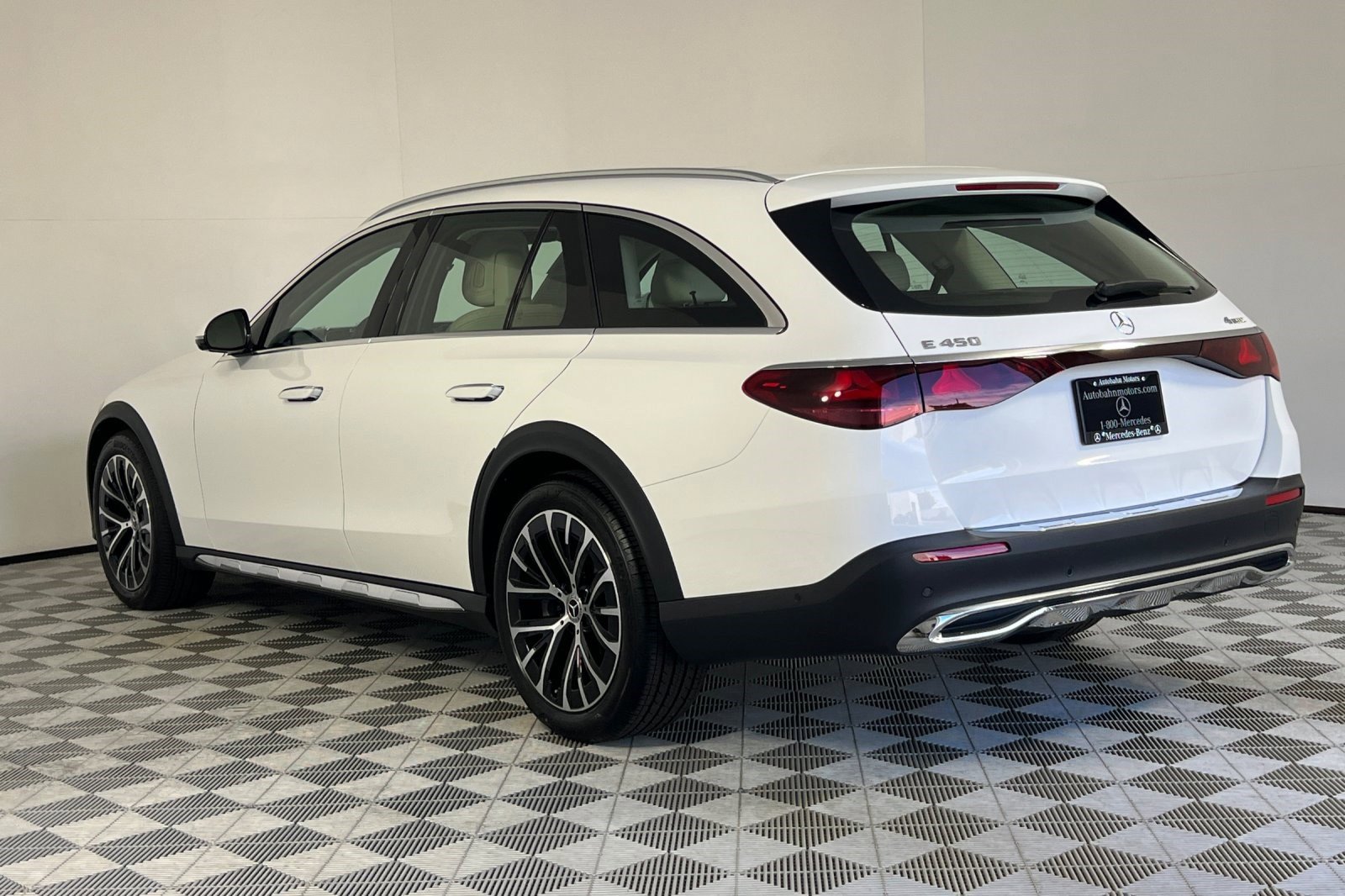 2025 Mercedes Benz E 450 4MATIC All-Terrain Wagon photo 3