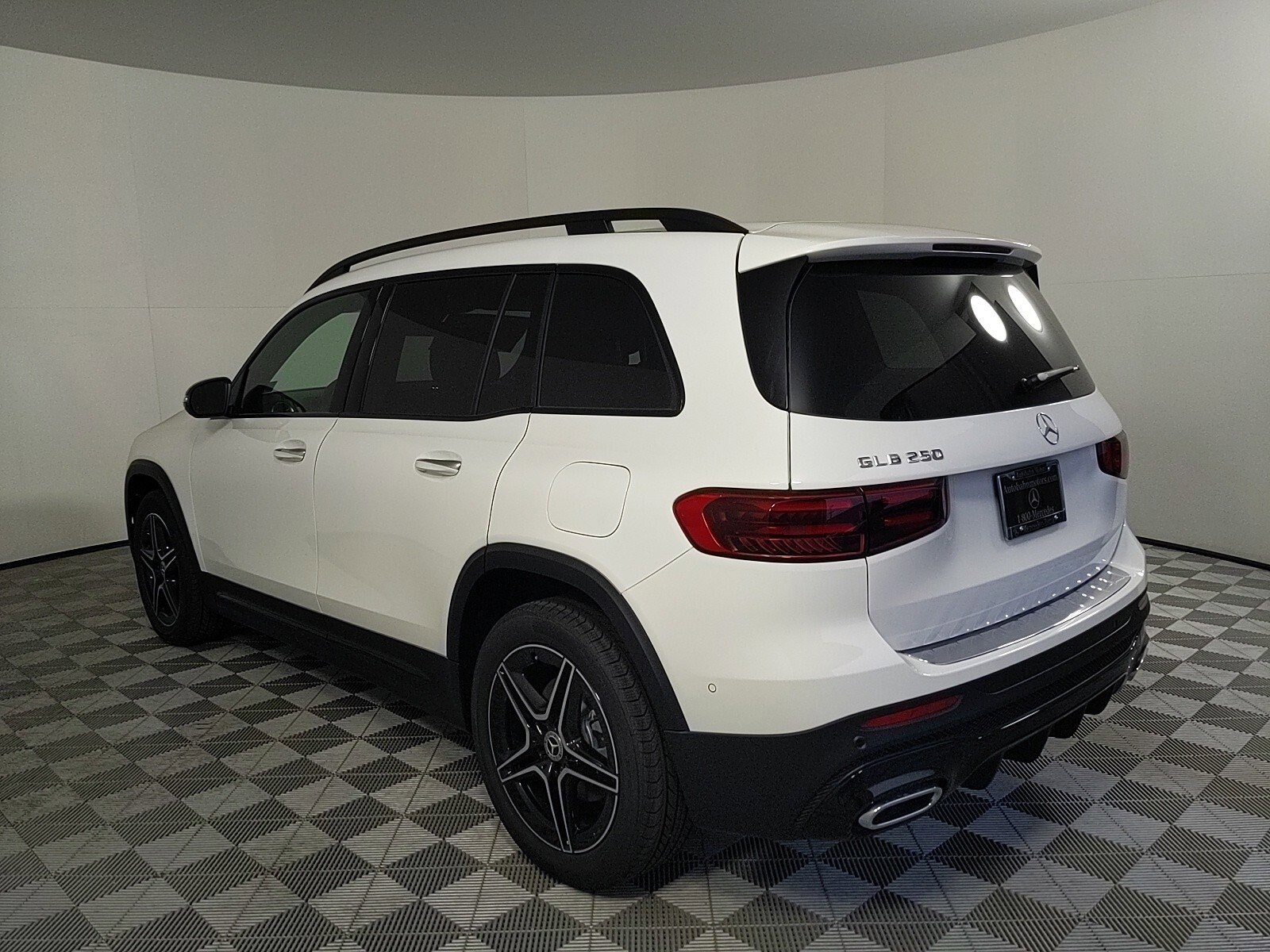 2024 Mercedes Benz GLB 250 photo 3