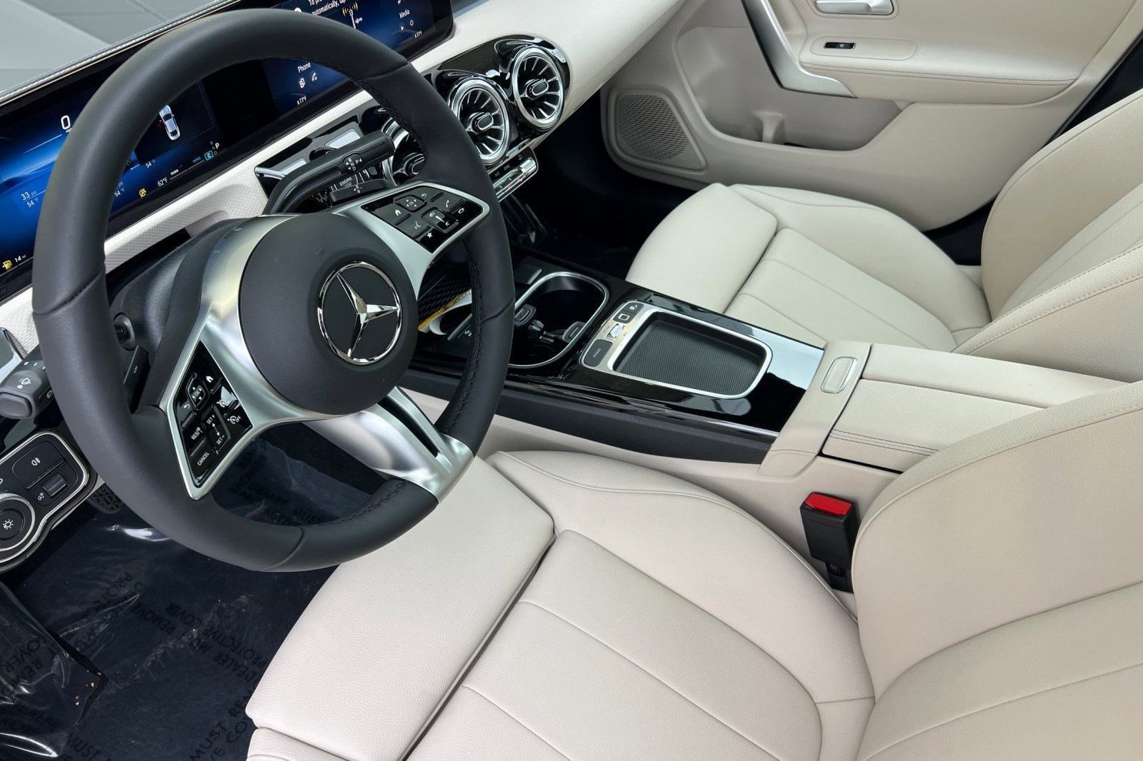 2025 Mercedes Benz CLA 250 4MATIC photo 4