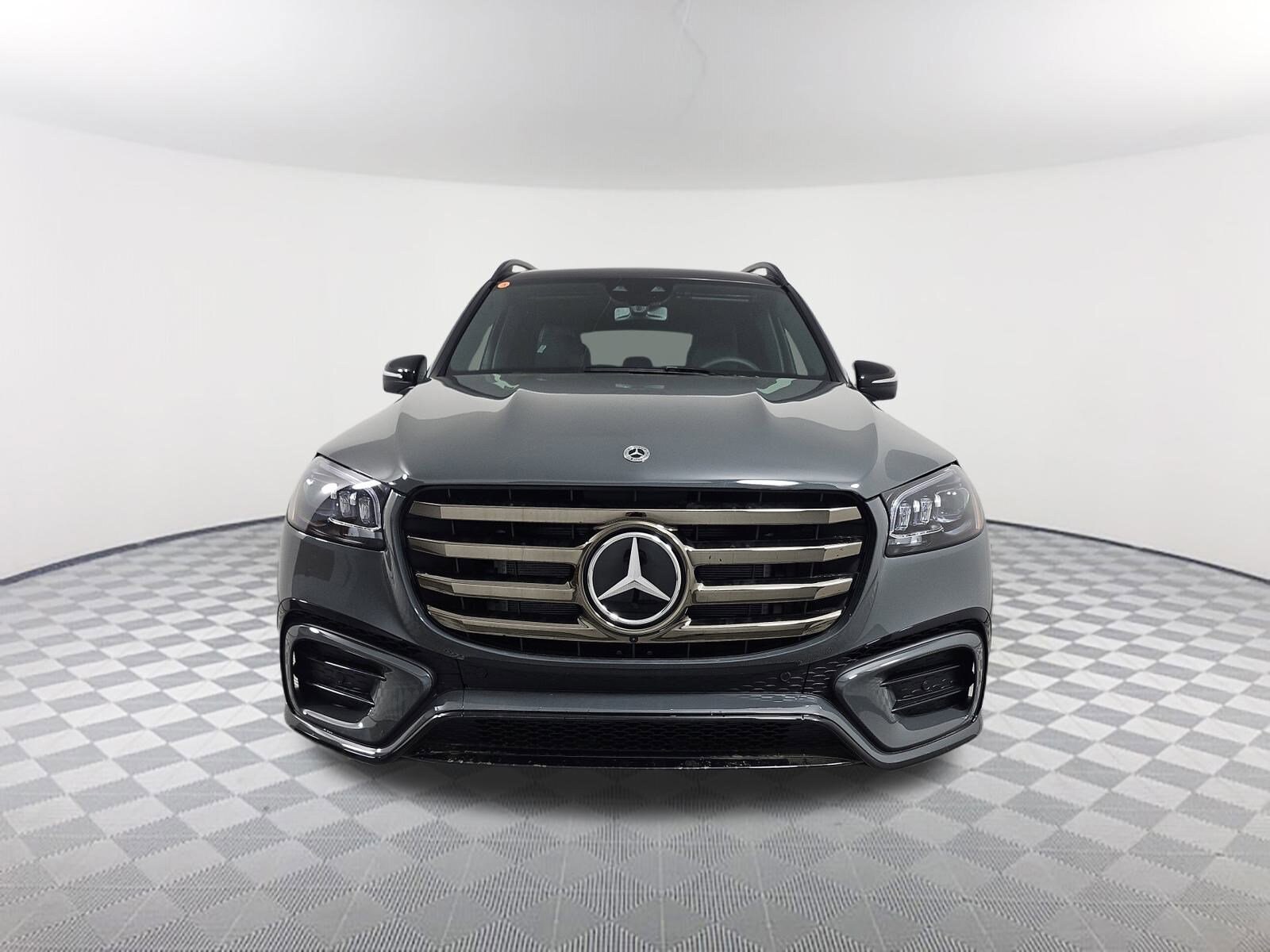 2025 Mercedes Benz GLS 580 4MATIC photo 2