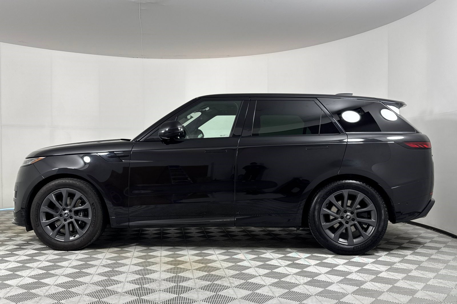 2024 Land Rover Range Rover Sport SE photo 2