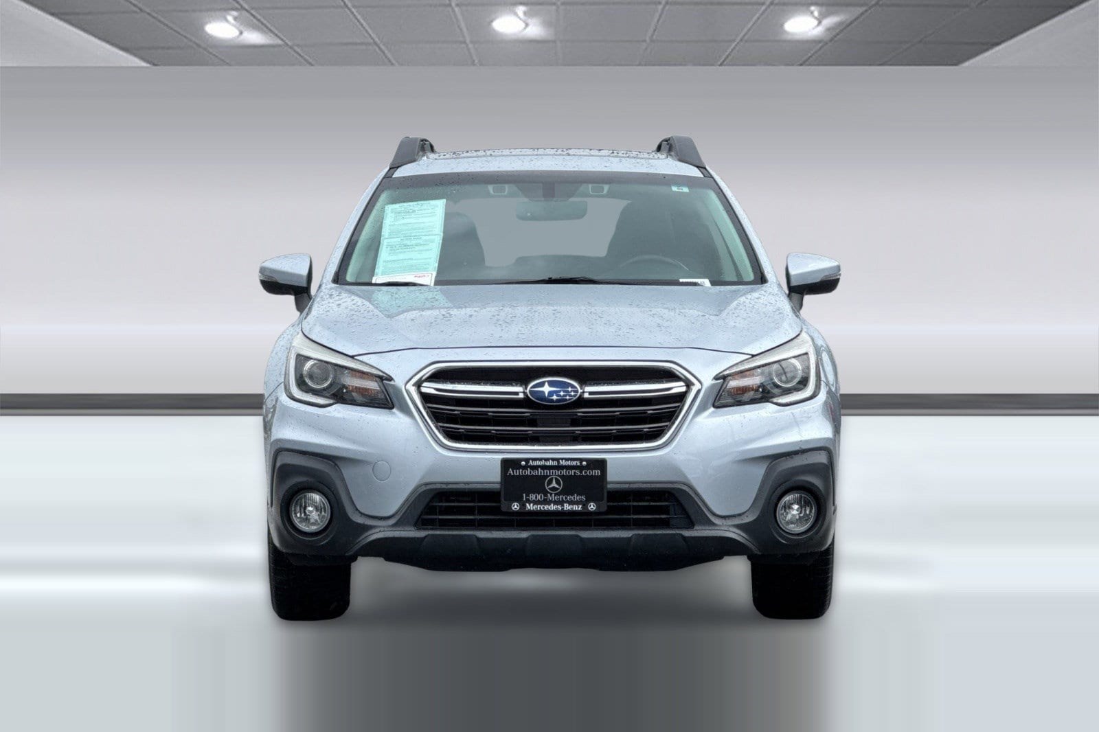 2018 Subaru Outback 2.5i Limited with EyeSight, Navigation, High Beam Assist, Reverse Auto Braking, LED Headlights, Steering Responsive Headlights, and Starlink photo 4