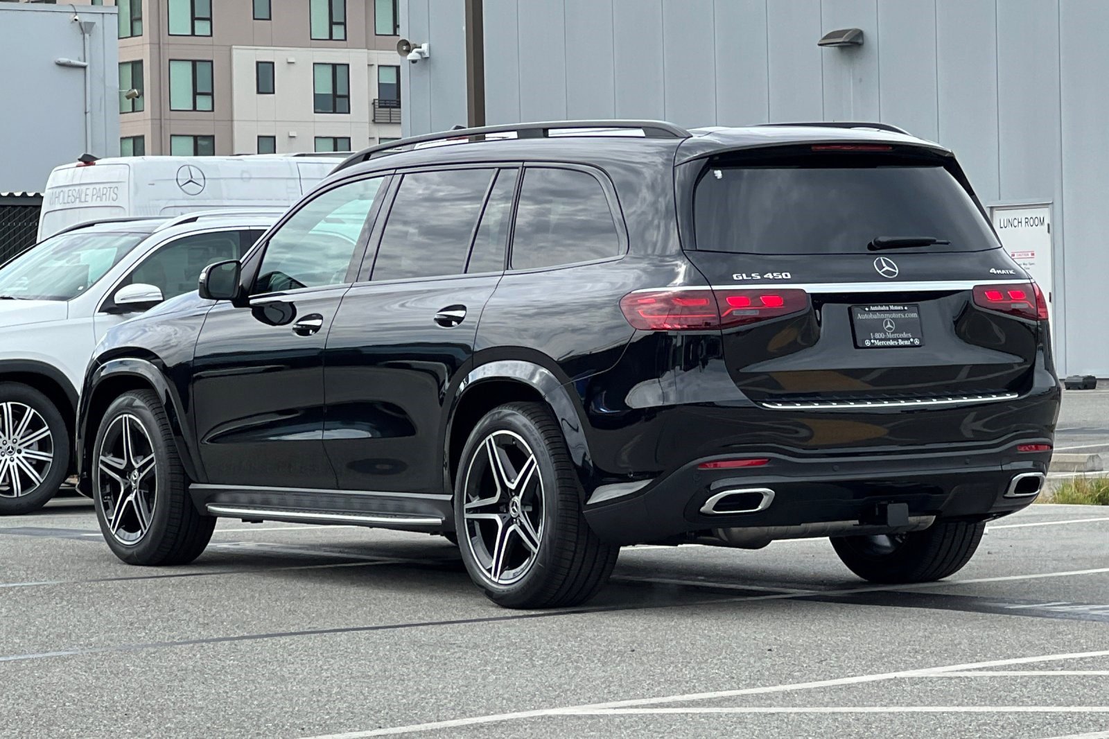 2026 Mercedes Benz GLS 450 4MATIC photo 2