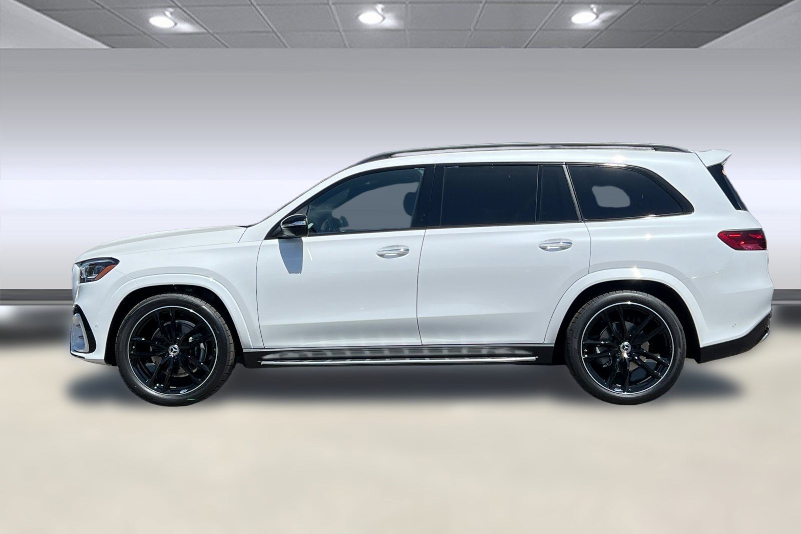 2025 Mercedes Benz GLS 580 4MATIC photo 2