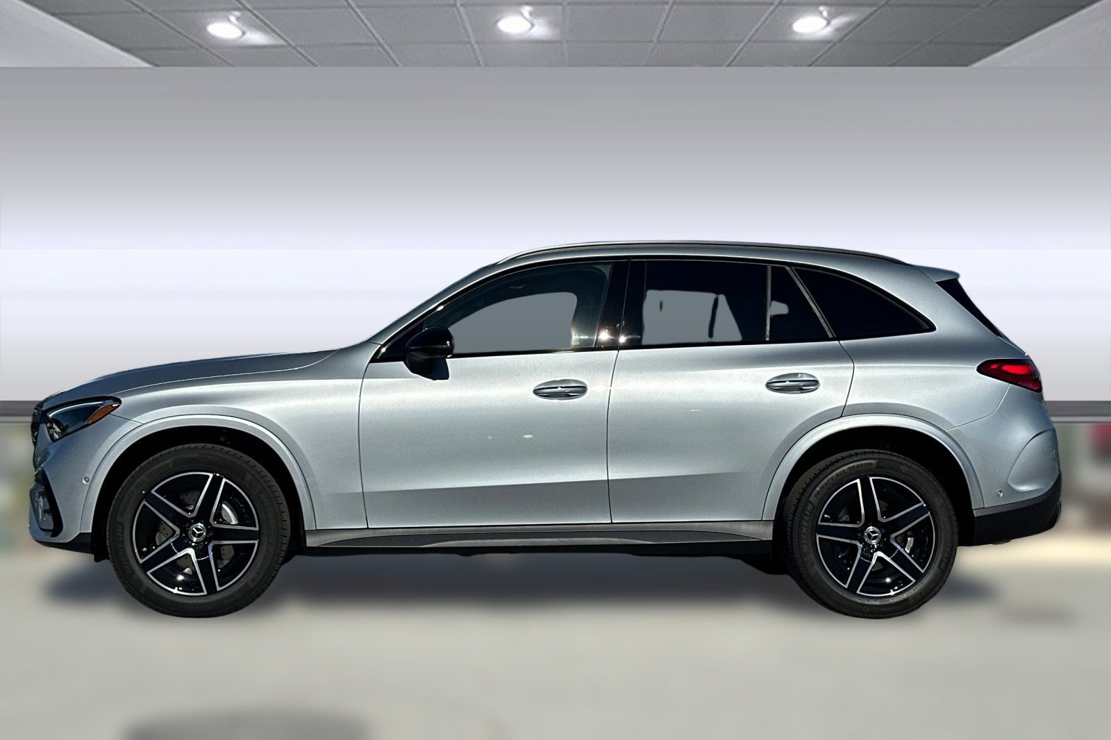2026 Mercedes Benz GLC 300 4MATIC photo 2